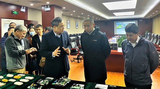工業(yè)和信息化部黨組成員、副部長辛國斌蒞臨新葡京平臺(tái)微電子調(diào)研